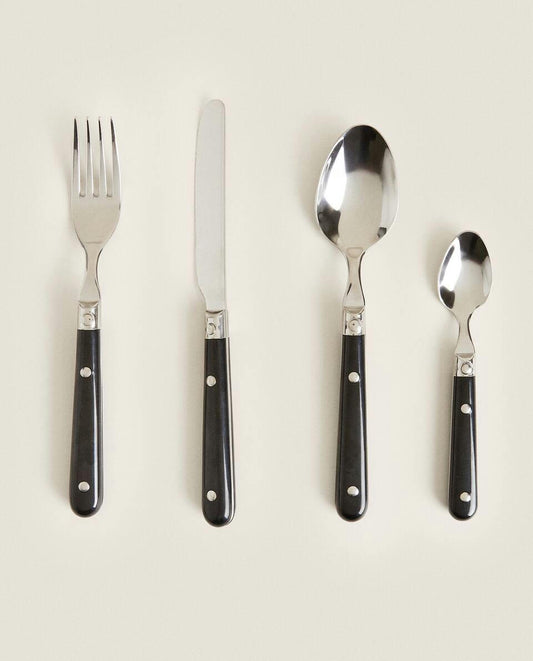 BLACK CUTLERY SET (4 PIECES)